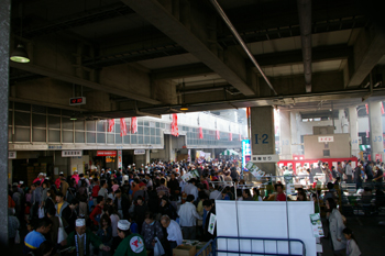 横浜市場まつり場内