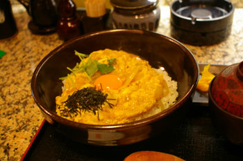 キュービックプラザ新横浜の「焼鳥倶楽部」の親子丼