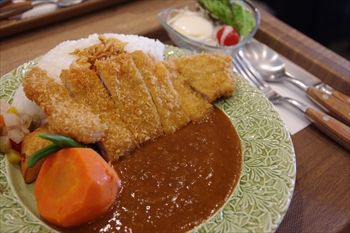 横浜元町にあるスープカレー専門店「アルペンジロー」のカレー