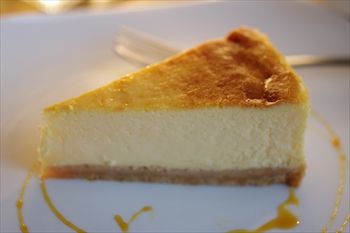 横浜浅間町にあるカフェ「夏至茶屋」のケーキ