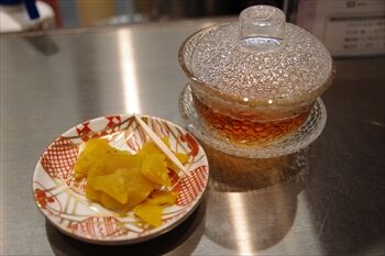 横浜馬車道にあるかき氷店「カモメ氷菓店」のお茶