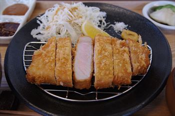 横浜石川町にあるとんかつ屋「とんかつGEN」のランチ