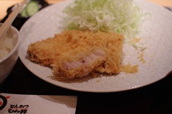 横浜鶴見にあるとんかつ屋さん「むら井」のとんかつ定食