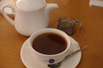 横浜あざみ野にあるカフェ「プチゾウ(Petit Zou)」の紅茶