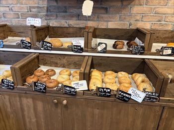 東京町田にあるベーグル店「Mrs.BAGEL」の店内