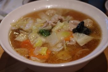 横浜センター南にある「ウミガメ食堂」のワンタン麺