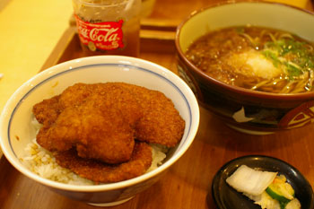 横浜センター北にあるソースかつのお店「茶子溜り」のソースかつ丼