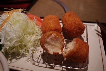 横浜石川町にある肉料理のお店「みずむら」のコロッケ