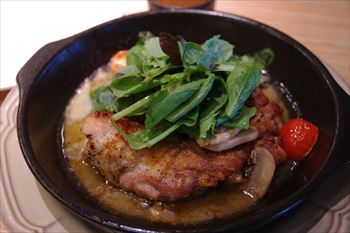 横浜センター北にある「イタリアン リゾート ペルティカ」のランチ