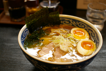 横浜鶴見のラーメン店「せたが屋 京急鶴見店」のせたが屋ラーメン