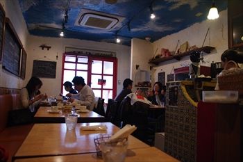 横浜妙蓮寺にあるイタリアン「レストラン ブー」の店内