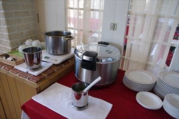 横浜市金沢区にあるレストラン「リューバンカフェ」の店内