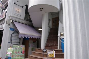 横浜大倉山にある焼き菓子専門店「galbe」の外観