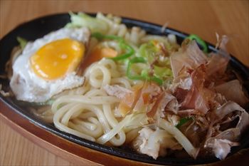 横浜みなとみらいにある「おかげ庵」の焼きうどん