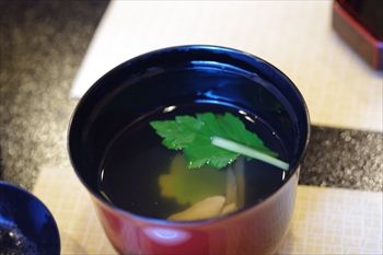 横浜市港北区にあるうなぎ料理専門店「しま村」のお吸い物