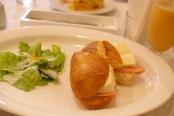 横浜開港資料館のカフェ「Au jardin de Perry」のサンドイッチ