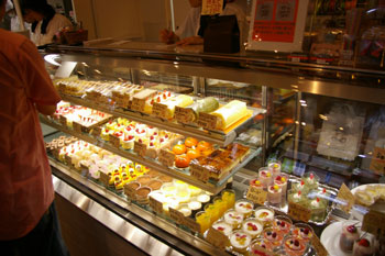 横浜鶴見にある人気のケーキショップ「パティスリー ラプラス」