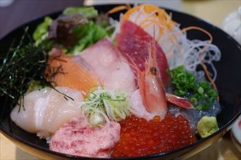 トレッサ横浜にある「築地食堂 源ちゃん」の海鮮丼