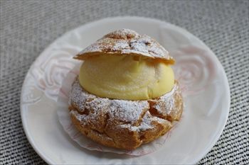 横浜星川にある洋菓子店「トゥジェール」のシュークリーム