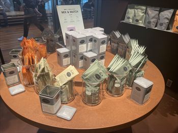 横浜にあるお茶専門店「スミスティーメーカー」の店内