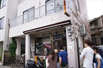 東神奈川にあるラーメン店「らぁめん 夢」の外観
