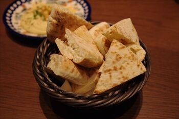 横浜みなとみらいにあるイタリアン「Trattoria Tabule」のパン