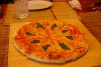 横浜桜木町のイタリアン「ラ・カーサ・ディ・マルコ」のピザ