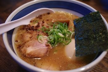 横浜戸塚にあるラーメン店「中華そば しんの助」のラーメン