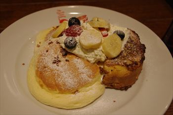 横浜にある「フレンチトーストファクトリー」のパンケーキ