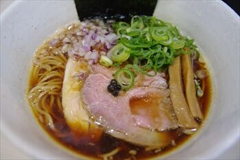 横浜関内にあるラーメン店「麺や 魁星」のラーメン
