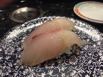 横浜あざみ野にある回転寿司「廻鮮寿司処 タフ」の寿司