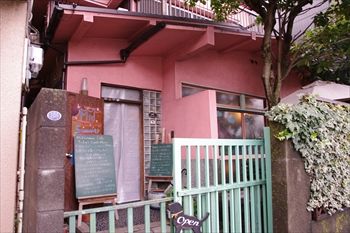 横浜浅間町にあるカフェ「夏至茶屋」の外観