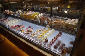 東京新宿で人気の洋菓子店が横浜港北に進出 横浜センター南にあるかわいらしい外観の洋菓子店 パティスリー ラ ヴィ ドゥース 横浜ブログ 東京新宿で人気の洋菓子店が横浜港北に進出 横浜センター南にあるかわいらしい外観の洋菓子店 パティスリー ラ ヴィ ドゥース 横浜ブログ