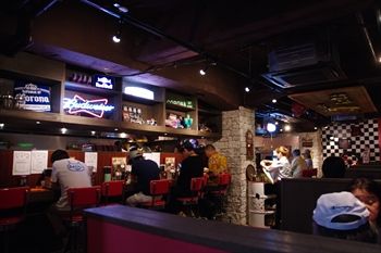 横浜馬車道にあるスープカレーのお店「らっきょ」の店内