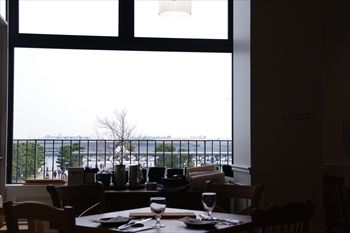「マリーン アンド ウォーク ヨコハマ」にあるシロノシーの店内
