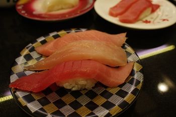 横浜にある回転寿司のお店「回し寿司 活」のお寿司