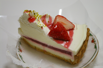 ベリーストロベリーのレアチーズタルト
