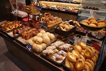 横浜みなとみらいにあるパン屋「R Baker」の店内