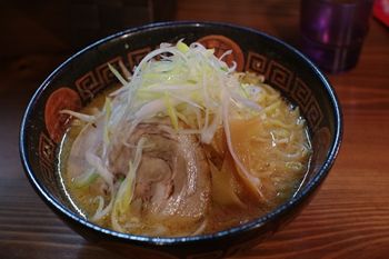横浜東白楽にあるラーメン店「薄野 中村屋」の味噌ラーメン