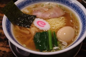 横浜センター北にあるラーテン店「くじら軒」のラーメン