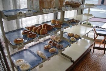 横浜大倉山にあるパン屋「太陽ベーカリー」の店内