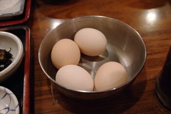横浜西口にある居酒屋「なか一」の生玉子