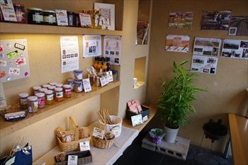 神奈川県伊勢原にあるパン屋「ムール ア ラ ムール」の店内