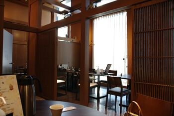 横浜みなとみらいにある定食屋「手しおごはん玄」の店内