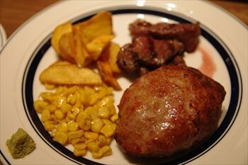 新横浜にあるステーキ専門店「ゴッチーズビーフ」のハンバーグ