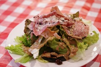 横浜妙蓮寺にあるイタリアン「レストラン ブー」のサラダ