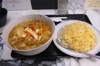 横浜にある中華麺専門店「千里馬 辣鼎風」のスーラータンメン
