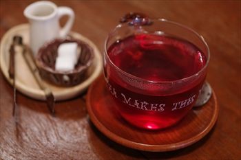 横浜黄金町にあるカフェ「カフェ ショコラ」の紅茶