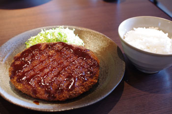 横浜仲町台にあるレストラン「アンファンス」のメンチカツ