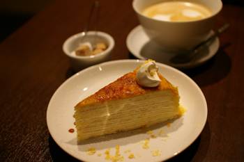 横浜西口のおしゃれなカフェ「リマプル」のミルクレープ